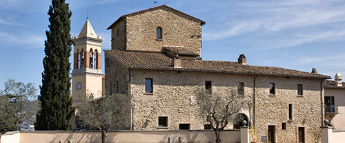 Cashmere Shopping Tour at Cucinelli factory outlet in Umbria