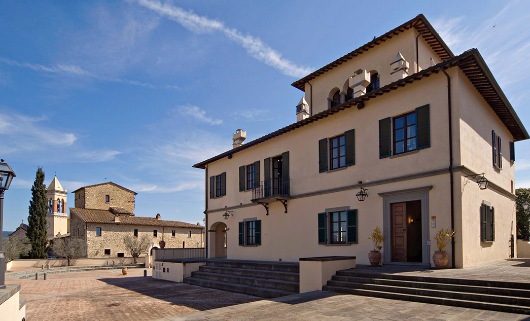 Cashmere Shopping Tour at Cucinelli factory outlet in Umbria